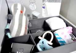 Dooky Boîte à Empreinte Médaillon 10 Dooky Boîte à Empreinte Médaillon -Soins Pour Bébé boite empreinte medaillon dooky bambinou casiers