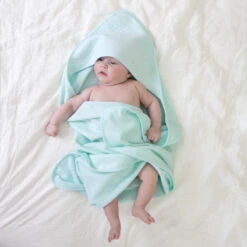 Cape De Bain Bamboo 90 X 90 Cm 5 Cape De Bain Bamboo 90 X 90 Cm -Soins Pour Bébé cape bain bamboo 90 90 cm vert eau bemini bambinou enfant 1