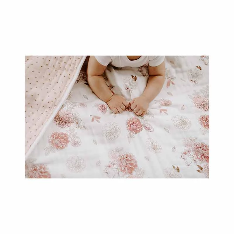 Aden + Anais Couverture De Rêve En Mousseline De Coton Dahlias 7 Aden + Anais Couverture De Rêve En Mousseline De Coton Dahlias – Image 7