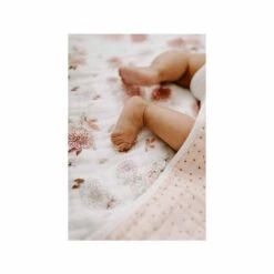 Aden + Anais Couverture De Rêve En Mousseline De Coton Dahlias 16 Aden + Anais Couverture De Rêve En Mousseline De Coton Dahlias -Soins Pour Bébé couverture reve mousseline coton dahlias aden anais bambinou pieds