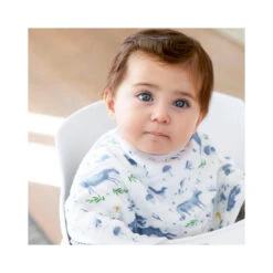 Aden + Anais Lot De 2 Bavoirs D’épaule En Mousseline De Coton Bio Outdoors 7 Aden + Anais Lot De 2 Bavoirs D’épaule En Mousseline De Coton Bio Outdoors -Soins Pour Bébé lot 2 bavoirs epaule en mousseline coton bio outdoors aden anais bambinou ambiance