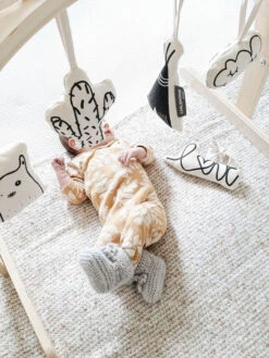 Childhome Gymtoys Figures Toile Pour Arche De Jeu 24 Childhome Gymtoys Figures Toile Pour Arche De Jeu -Soins Pour Bébé set 5 jouets toile arche jeux beige childhome bambinou ambiance