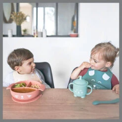 BabyMoov Set Repas Silicone Learn Isy Bol, Tasse, Cuillère Et Bavoir Renard -Soins Pour Bébé set repas silicone learn isy bol tasse cuillere bavoir renard babymoov bambinou ambiance