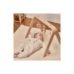 Arche D’éveil Naho Avec Jouets En Bois 11 Arche D’éveil Naho Avec Jouets En Bois -Soins Pour Bébé tapis eveil tami milk charlie crane bambinou bebe 1